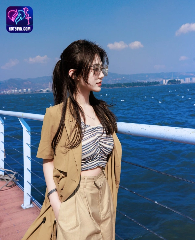 Bí ẩn và Sức hút của Ling Ling Star Chinese Livestream Hot51: Bản Đồ Văn Hóa Mạng Mới MMLive APK, Gorgeous and lovable girl 4 - Hot51 Ling Ling-hot51live