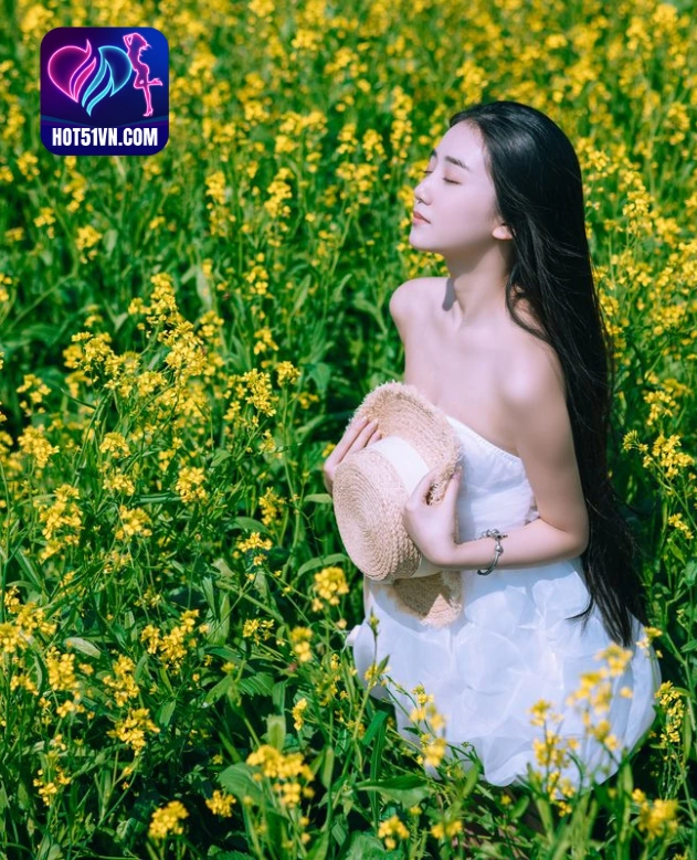 Bí Mật Đằng Sau HotLive Ái Ngọc Dan Dan: Livestream Hot 51 - Hack, Mod, và Cuộc Sống 24/7 Beautiful and lovely girl. 7 - Hot51 Dan Dan-hotlive51