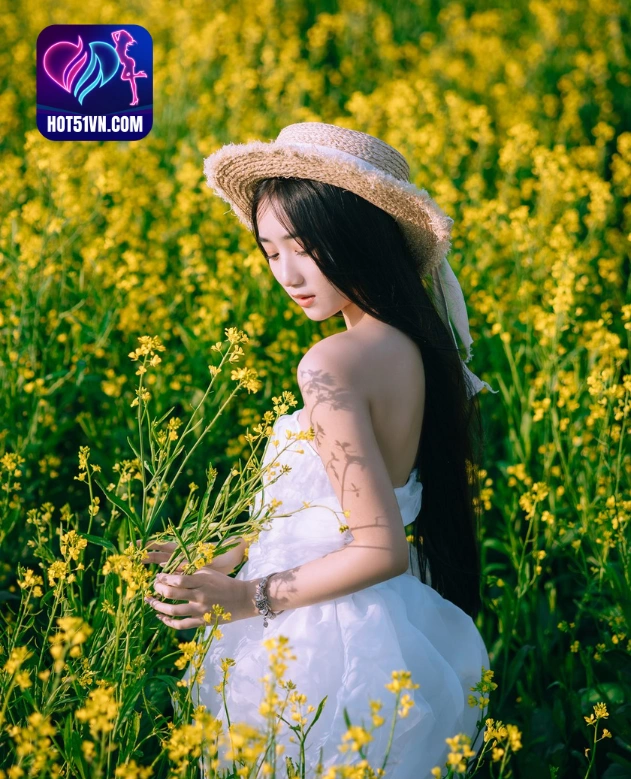 Bí Mật Đằng Sau HotLive Ái Ngọc Dan Dan: Livestream Hot 51 - Hack, Mod, và Cuộc Sống 24/7 Beautiful and lovely girl. 5 - Hot51 Dan Dan-hotlive51