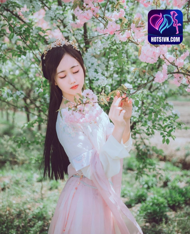 Ling Xiao Chinese Livestream Hot51: Ẩm Thực Livestream Nổi Tiếng và Bí Mật Của Ứng Dụng, Beautiful and charming girl. 6 - Hot51 Ling Xiao-hotlive51