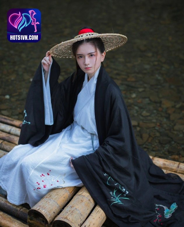 Điểm Mặt Sự Thành Công Của Hot51Live Mod Apk: Mạng Livestream Đỉnh Cao và Những Cái Tên 'Ya Ki beautiful and charming girl. 6 - Hot51 Ya Ki-hotlive