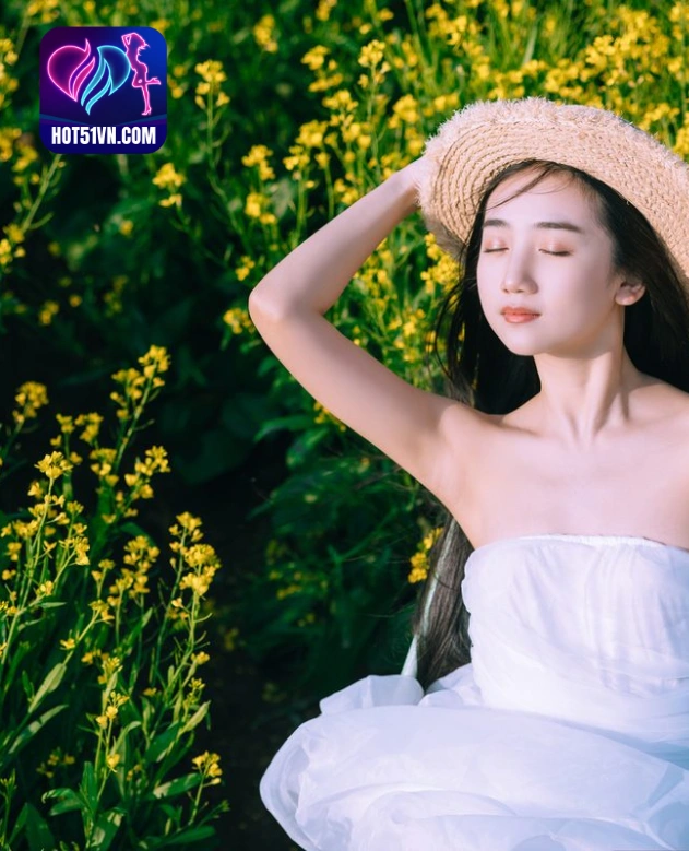 Bí Mật Đằng Sau HotLive Ái Ngọc Dan Dan: Livestream Hot 51 - Hack, Mod, và Cuộc Sống 24/7 Beautiful and lovely girl. 6 - Hot51 Dan Dan-hotlive51
