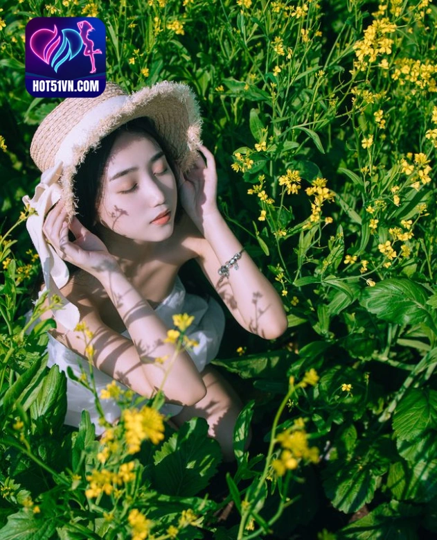 Bí Mật Đằng Sau HotLive Ái Ngọc Dan Dan: Livestream Hot 51 - Hack, Mod, và Cuộc Sống 24/7 Beautiful and lovely girl. 4 - Hot51 Dan Dan-hotlive51
