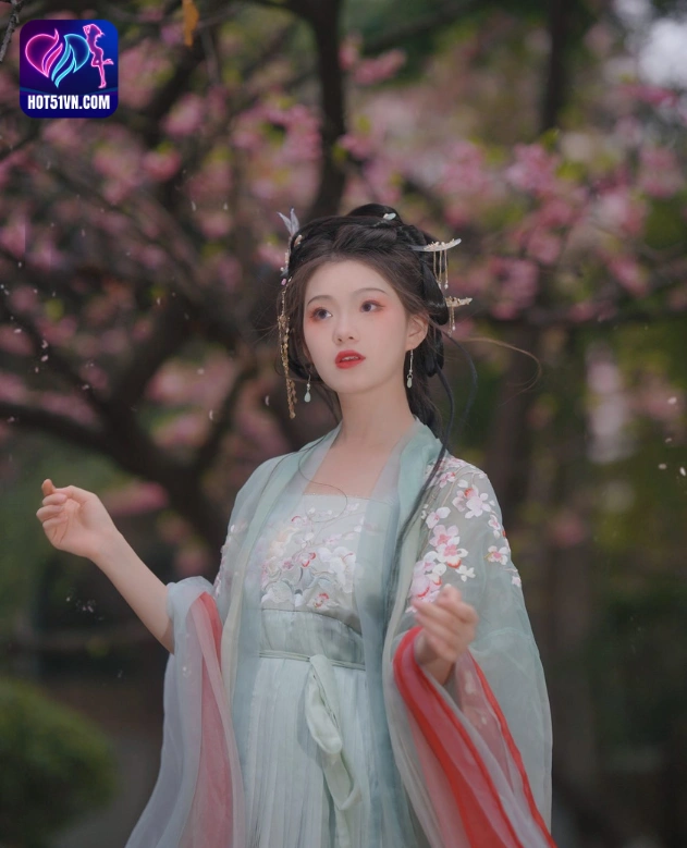 Khám Phá Hiện Tượng Livestream Trung Quốc: Yue Li Star và Hot51 - Xu Hướng Mới Của Thế Giới Ứng Dụng Trực Tuyến beautiful girl live show. 6 - Hot51 Yue Li-hot51