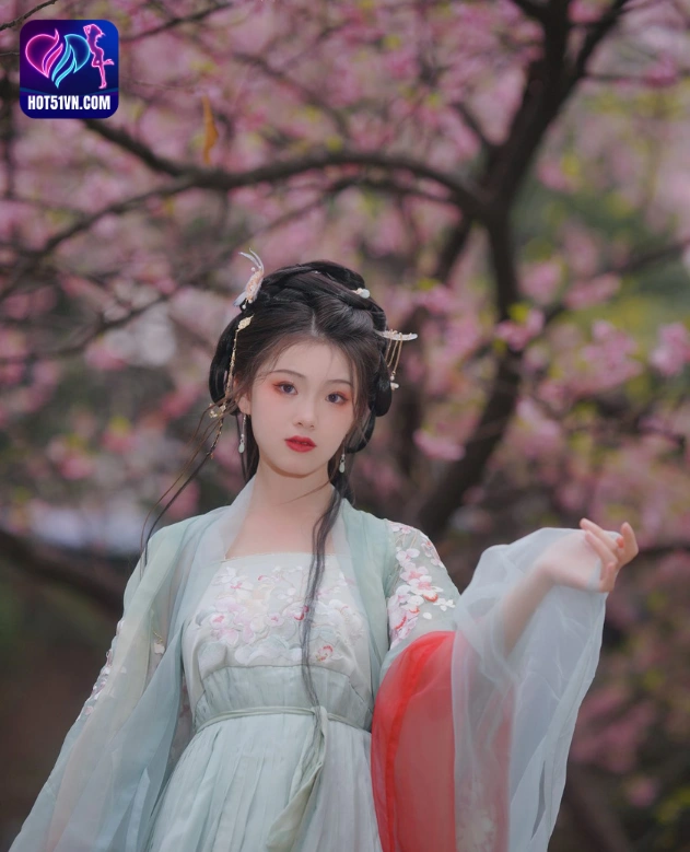 Khám Phá Hiện Tượng Livestream Trung Quốc: Yue Li Star và Hot51 - Xu Hướng Mới Của Thế Giới Ứng Dụng Trực Tuyến beautiful girl live show. 5 - Hot51 Yue Li-hot51