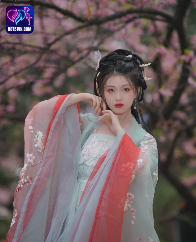 Khám Phá Hiện Tượng Livestream Trung Quốc: Yue Li Star và Hot51 - Xu Hướng Mới Của Thế Giới Ứng Dụng Trực Tuyến beautiful girl live show. 2 - Hot51 Yue Li-hot51