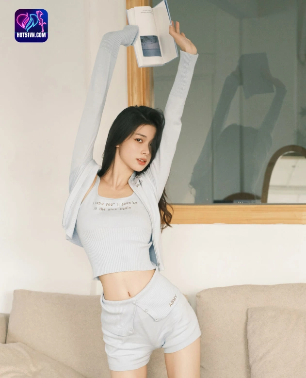 You are currently viewing Zhang Jingchu: Ngôi Sao Livestream Trung Quốc Tỏa Sáng trên Hot51